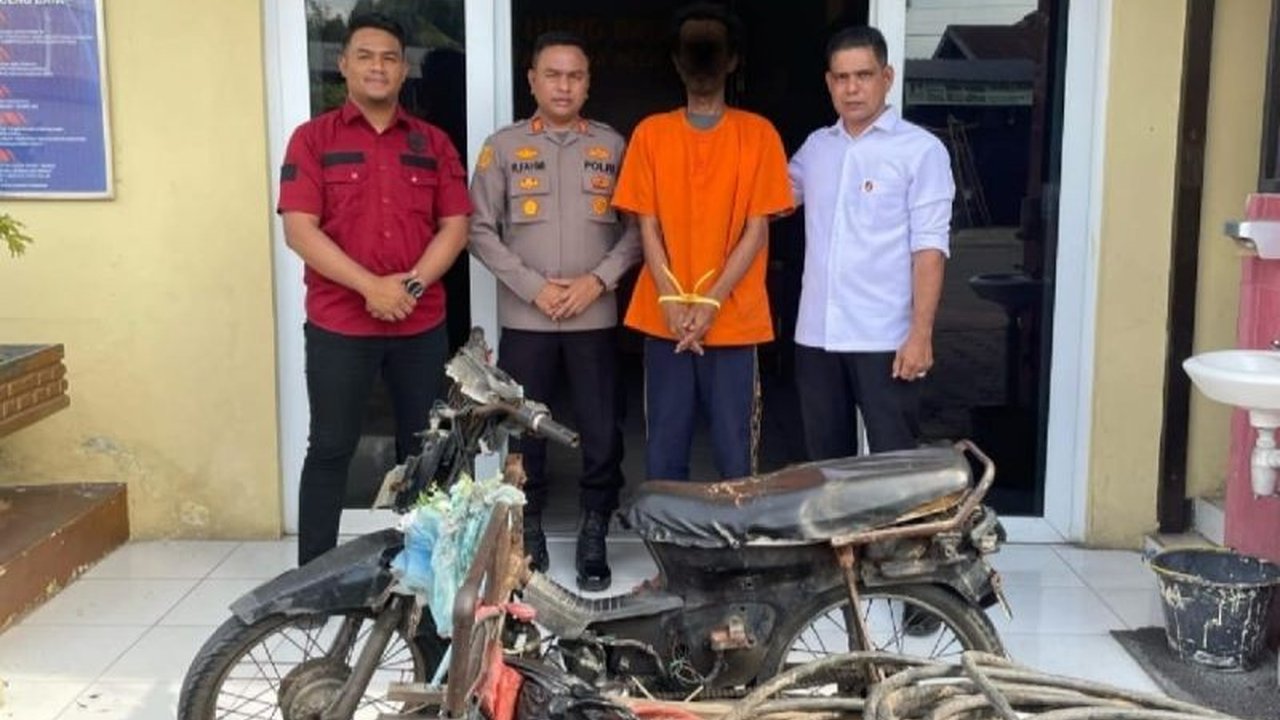 Satreskrim Polresta Banda Aceh menangkap HS (35) terkait pencurian kabel listrik sepanjang 1,7 kilometer yang menyebabkan pemadaman lampu jalan di beberapa titik Kota Banda Aceh.