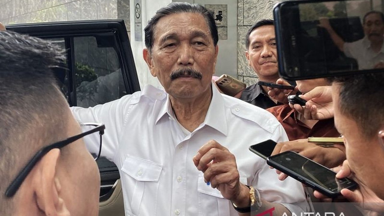 Ketua Dewan Ekonomi Nasional (DEN) dan Menko Perekonomian sepakat membentuk tim khusus untuk menelaah hambatan investasi di Indonesia guna mencapai target pertumbuhan ekonomi 8 persen.