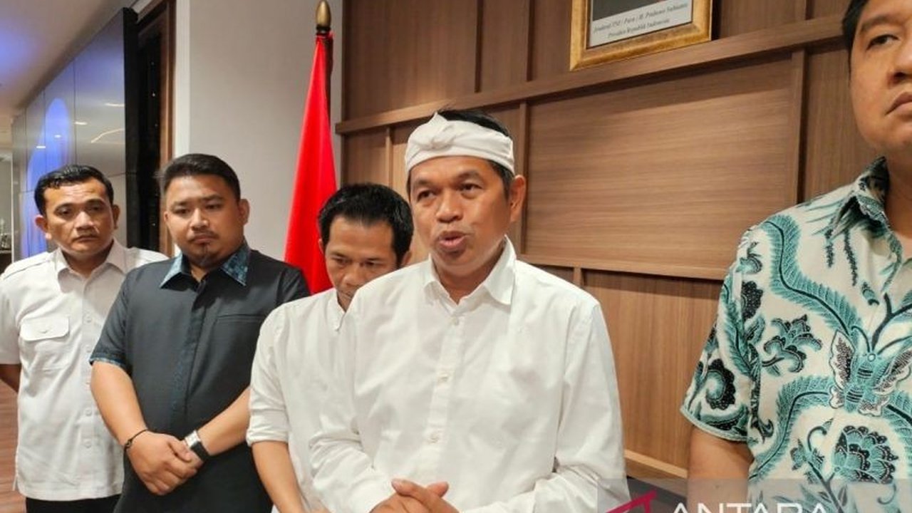 Gubernur Jawa Barat, Dedi Mulyadi, akan bertemu tiga menteri pada Senin untuk membahas normalisasi daerah aliran sungai (DAS) dan memastikan sempadan sungai bebas dari bangunan liar demi mencegah banjir.