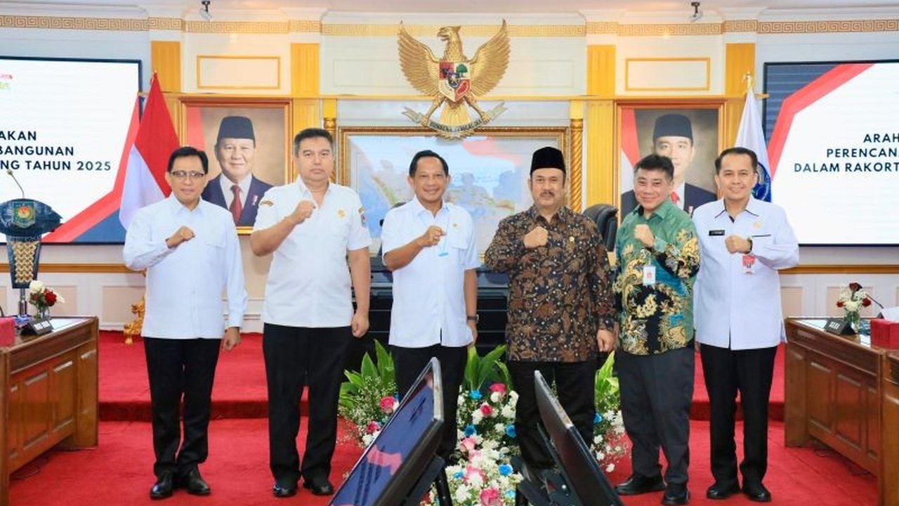 Menteri Dalam Negeri (Mendagri) Tito Karnavian meminta pemerintah daerah untuk mengintegrasikan rencana pembangunan daerah dengan kepentingan nasional dalam penggunaan APBD, demi menghindari pemborosan anggaran dan memastikan efektivitas program.