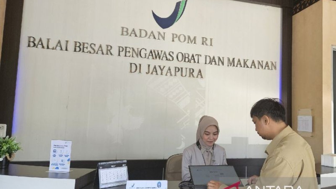Balai Besar Pengawasan Obat dan Makanan (BBPOM) Jayapura gencar awasi takjil di Papua untuk pastikan keamanan dan kebersihan pangan selama Ramadhan dan menjelang Idul Fitri, temukan produk kedaluwarsa.