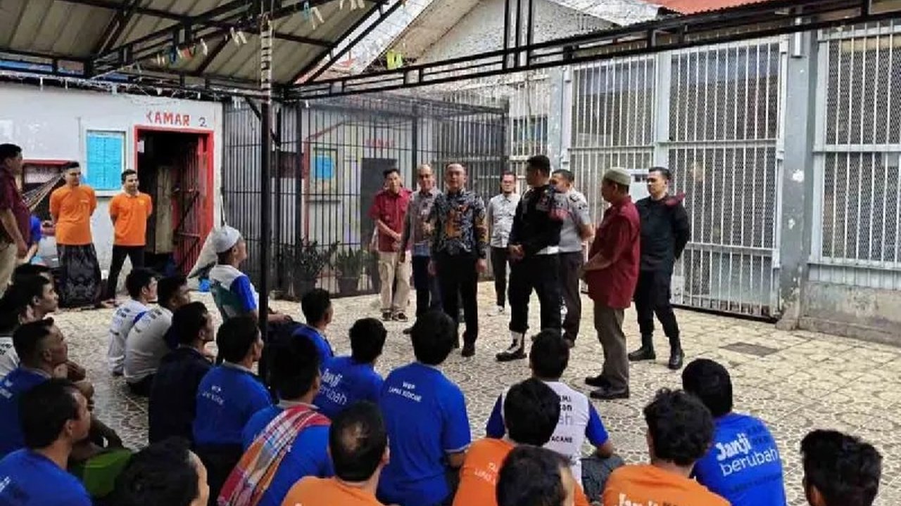 Komisi I DPRA mendesak aparat penegak hukum mengungkap motif kaburnya 52 narapidana dari Lapas Kutacane, Aceh Tenggara, termasuk dugaan pengabaian hak-hak dasar napi dan penyimpangan anggaran.