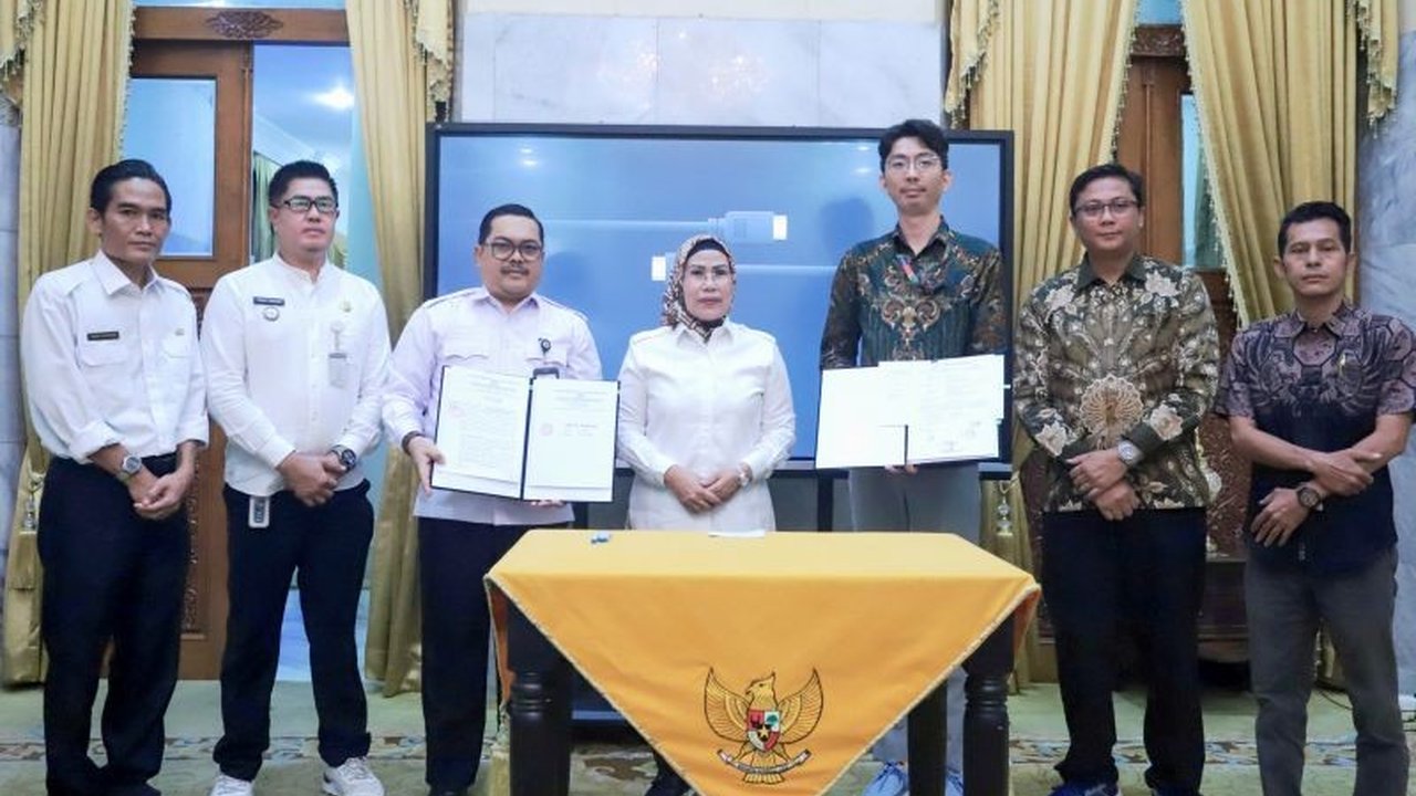 Pemkab Serang menerima hibah tanah seluas 5.433 meter persegi dari PT Nikomas Gemilang untuk pengembangan sarana dan prasarana pendidikan di SMPN 2 Kibin, sebagai bentuk CSR dan sinergi positif antara dunia usaha dan pemerintah.