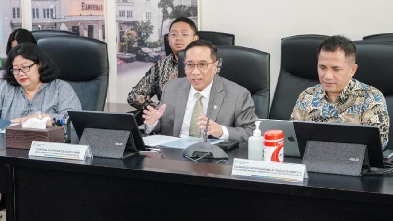 Wakil Menteri PPN/Bappenas sebut Indonesia punya potensi besar pasarkan jasa penyimpanan karbon ke negara lain, didukung regulasi dan teknologi CCS.