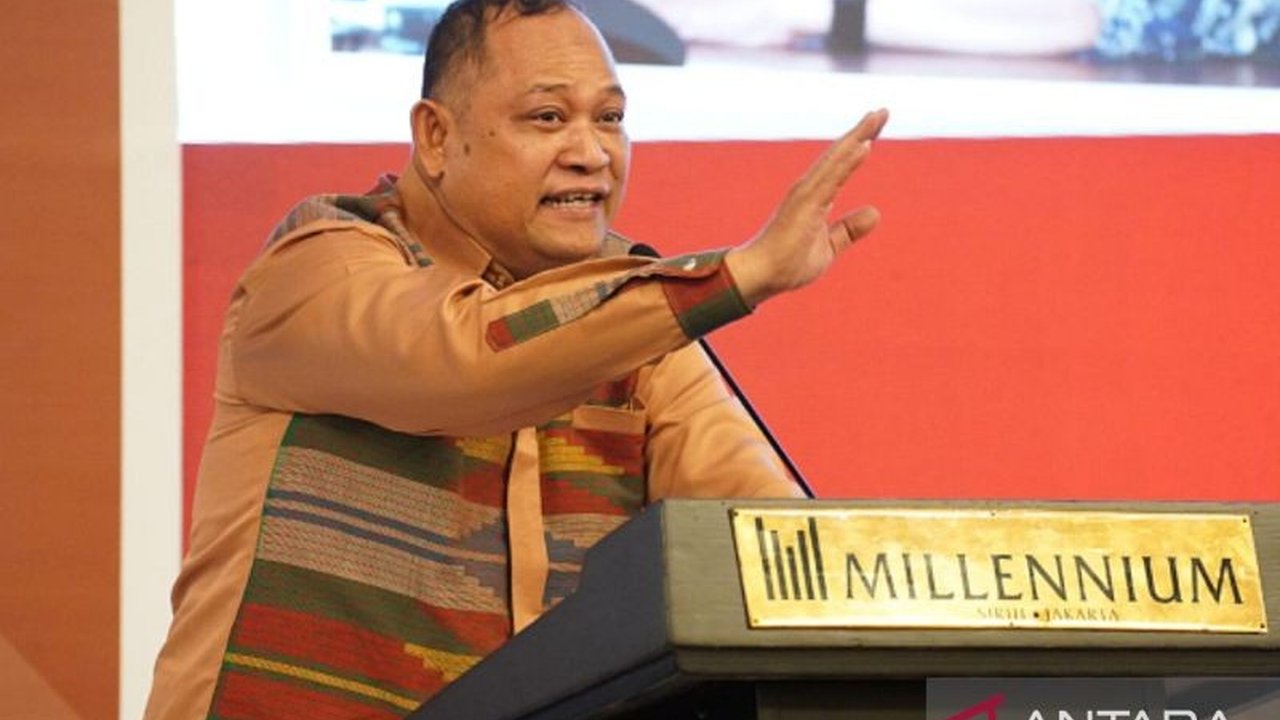 Anggota Bawaslu RI, Totok Hariyono, menekankan pentingnya peran Bawaslu dalam memperkuat demokrasi Indonesia, tidak hanya selama tahapan pemilu, tetapi juga di masa non-tahapan melalui konsolidasi dan pendidikan demokrasi kepada masyarakat.