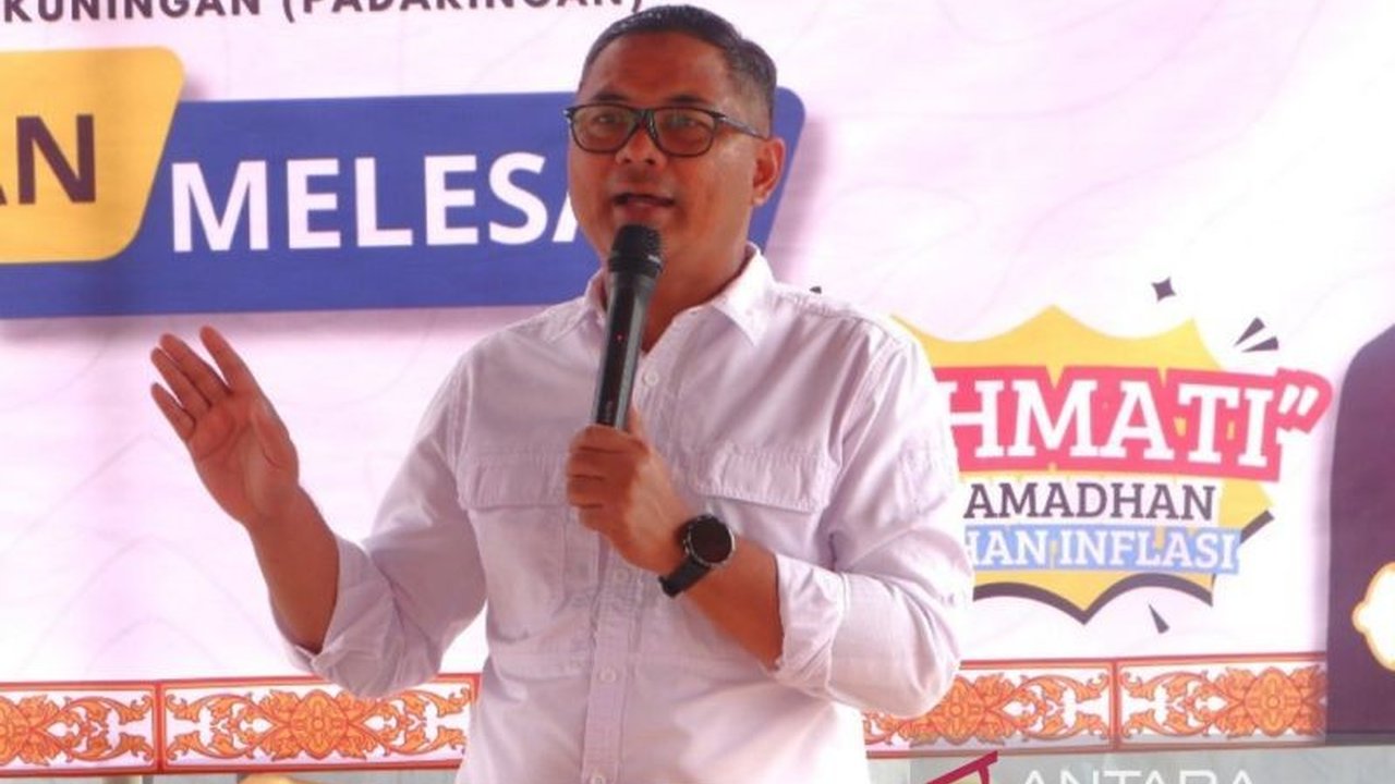 Pemerintah Kabupaten Kuningan meminta PT Kelapa Ciung Sukses Makmur (KCSM) menghentikan sementara penanaman sawit karena izin belum lengkap, demi kepatuhan aturan dan kelestarian lingkungan.