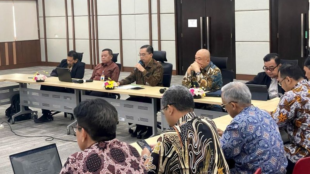 Kemendikbudristek mensosialisasikan Sistem Penerimaan Murid Baru (SPMB) 2025 ke seluruh daerah di Indonesia untuk memastikan pendidikan berkualitas dan merata bagi semua anak.