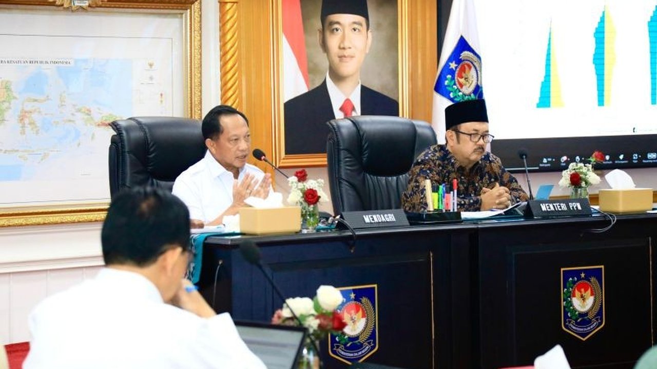 Mendagri Tito Karnavian meminta Sekda dan Kepala Bappeda rutin meninjau ulang perencanaan pembangunan daerah untuk memastikan efektivitas anggaran dan terlaksananya program pembangunan.