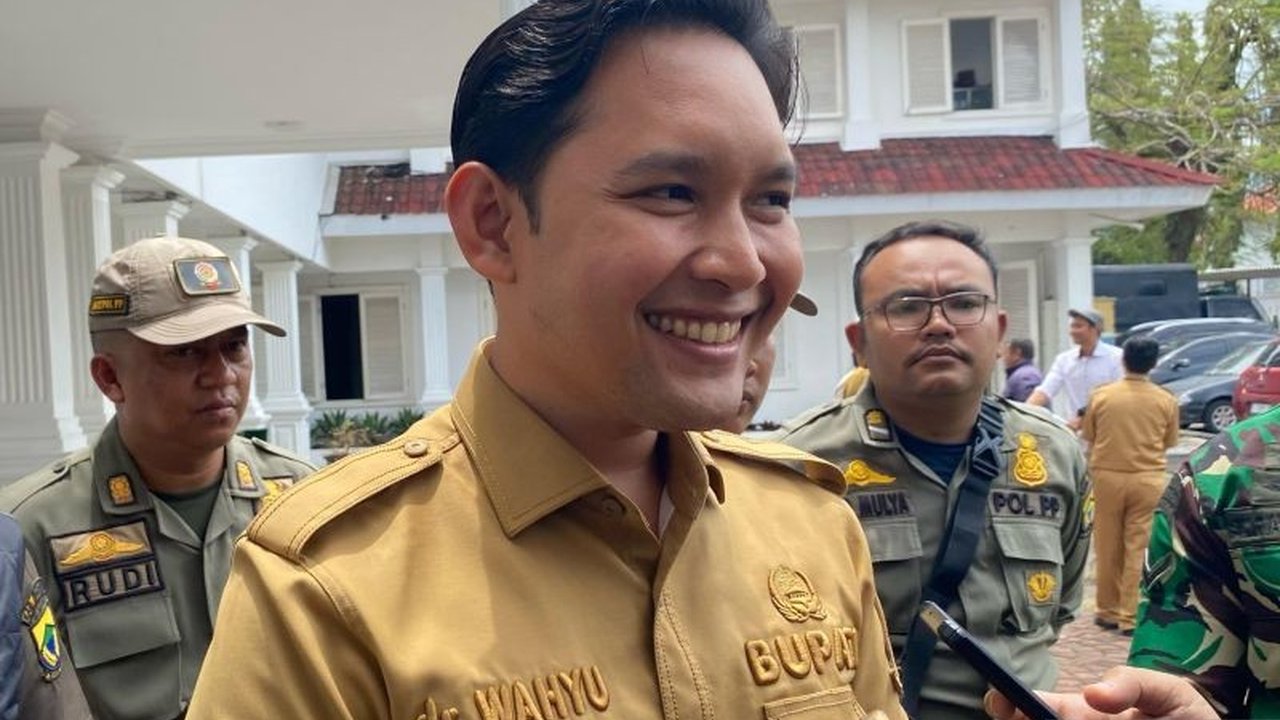 Pemerintah Kabupaten Cianjur mengaktifkan kembali layanan administrasi kependudukan di tingkat kecamatan untuk mempermudah masyarakat mengurus dokumen penting seperti KTP dan KK, menjawab keluhan warga akan biaya dan jarak tempuh.