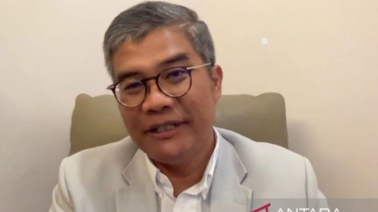 Ekonom Wijayanto Samirin menilai keputusan pemerintah tetap memberikan THR ASN 2025 menunjukkan prioritas pada hak ASN, meskipun tidak serta merta merefleksikan kondisi fiskal negara yang solid.