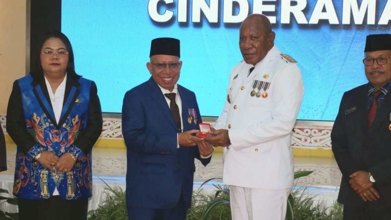 Bupati Teluk Wondama, Elysa Auri, menekankan pentingnya ASN yang memiliki pemikiran maju dan komitmen tinggi untuk membangun daerah, serta sinergi dengan DPRK dalam memajukan Kabupaten Teluk Wondama.