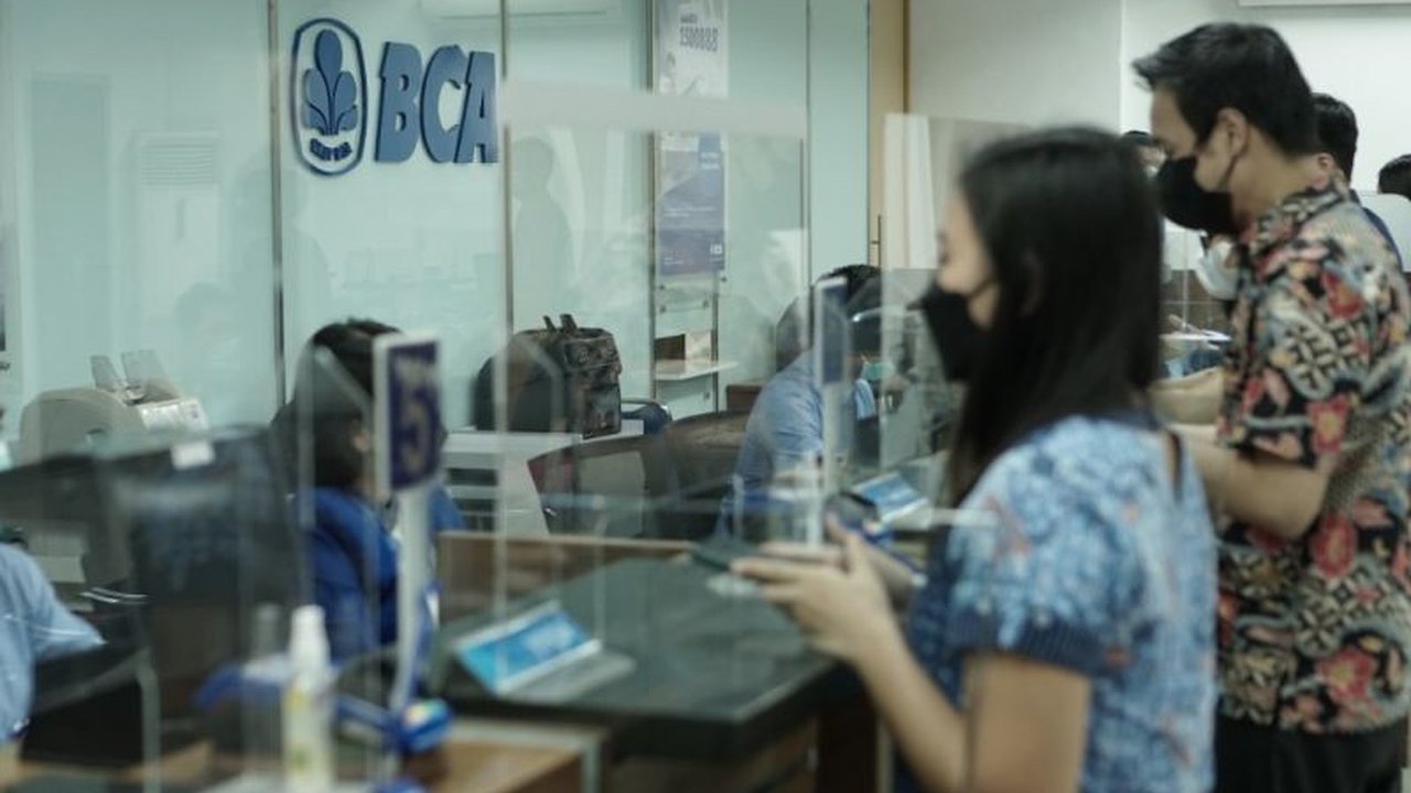 RUPST BCA menetapkan dividen tunai Rp300 per saham, meningkat 11,1 persen dari tahun lalu, dan menyetujui perubahan susunan komisaris dan direksi, termasuk pengangkatan Jahja Setiaatmadja sebagai Presiden Komisaris dan Hendra Lembong sebagai Presiden Dire