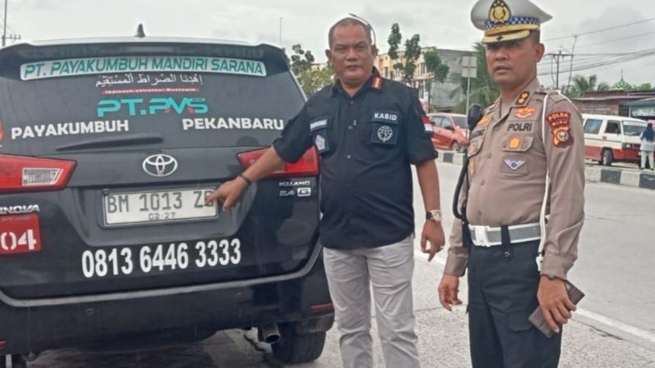 Dinas Perhubungan Kota Pekanbaru dan Ditlantas Polda Riau menggelar razia gabungan dan berhasil menindak 12 travel gelap dan 8 truk ODOL di pintu masuk kota Pekanbaru.