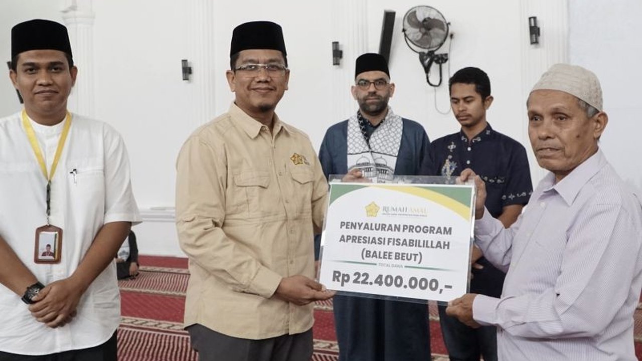 Rumah Amal Masjid Jamik Universitas Syiah Kuala (USK) menyalurkan zakat senilai Rp152.800.000 kepada 166 penerima manfaat di sekitar kampus, meliputi pengajar Balee Beut, marbot masjid, pengajar TPA, dan pengurus UP3AI.