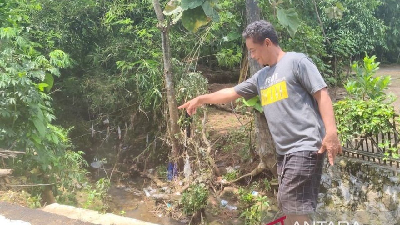 Banjir bandang di Desa Keyongan, Nogosari, Boyolali akibat luapan Sungai Kayen, membuat warga mendesak pemerintah daerah untuk segera melakukan normalisasi sungai guna mencegah terulangnya bencana serupa.