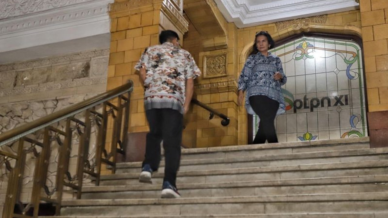 Bareskrim Polri menggeledah kantor PTPN XI di Surabaya terkait dugaan korupsi proyek revitalisasi Pabrik Gula Assembagoes senilai lebih dari Rp1,1 triliun yang melibatkan PMN dan pinjaman.