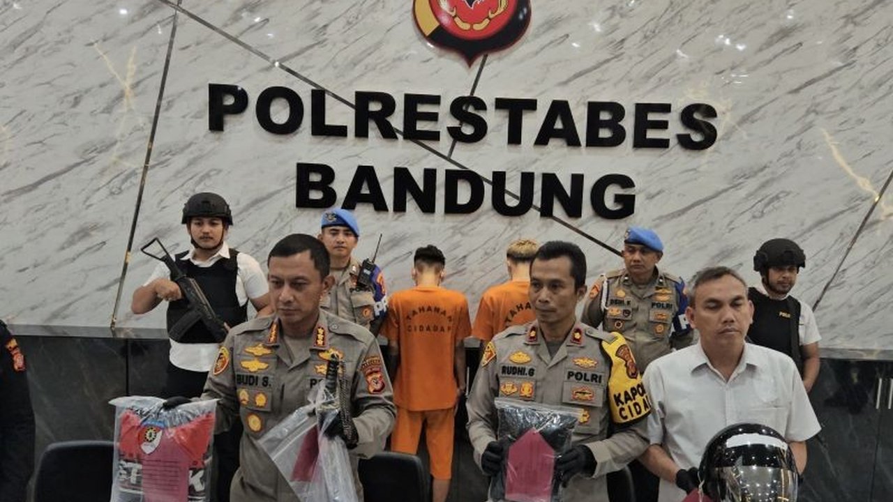 Polrestabes Bandung berhasil menangkap dua pelaku begal yang mengincar seorang wanita di Jalan Setiabudi, Bandung, setelah video aksi mereka viral di media sosial.