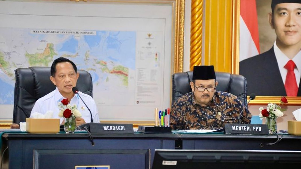Mendagri Tito Karnavian meminta pemerintah daerah memaksimalkan Rakortekrenbang 2025 sebagai langkah awal RPJPN menuju Indonesia Emas 2045, mengingat banyak kepala daerah baru yang dilantik pasca Pilkada serentak 2024.