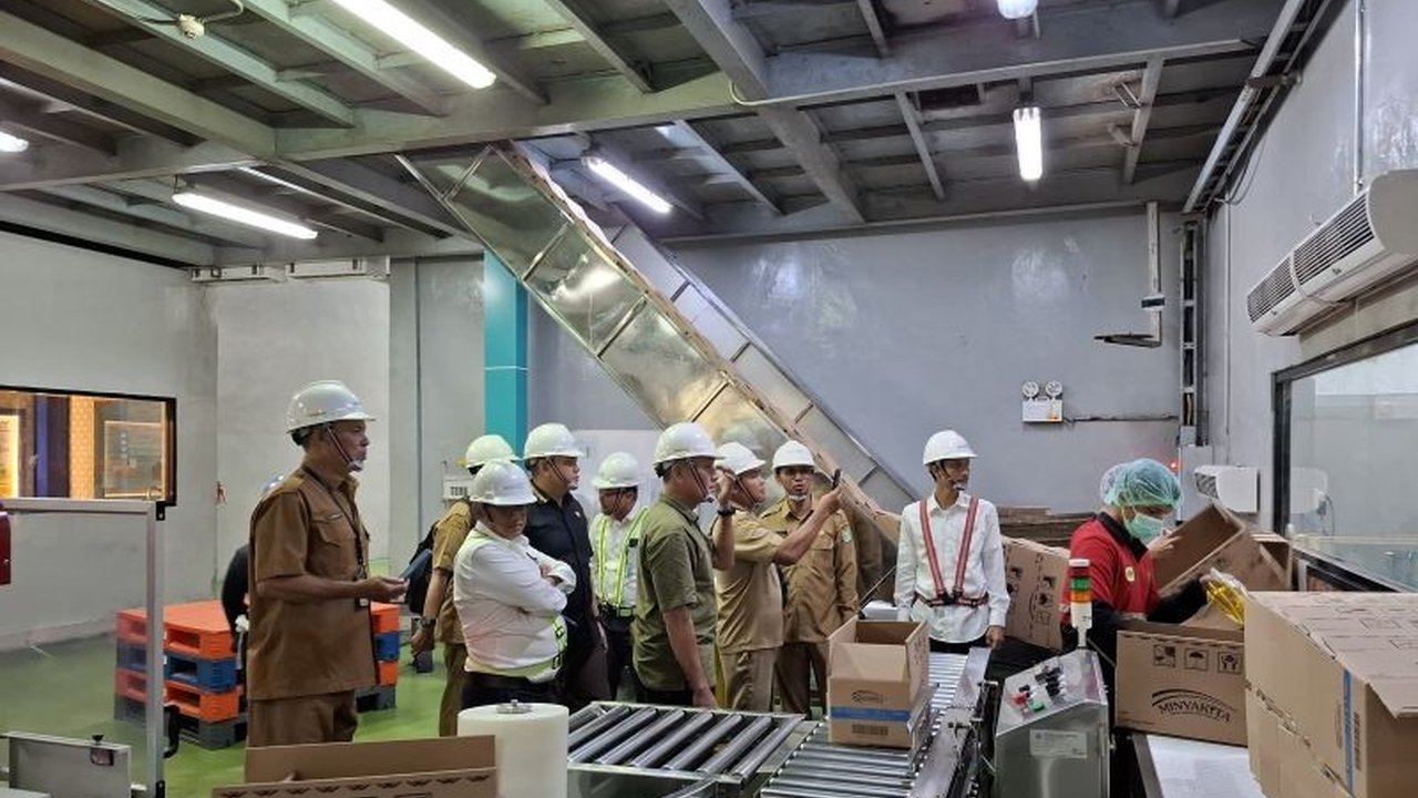 Polda Kalbar bersama instansi terkait gencar awasi distribusi Minyakita di Pontianak dan Kubu Raya jelang Lebaran untuk memastikan ketersediaan stok, harga stabil, dan takaran volume sesuai.