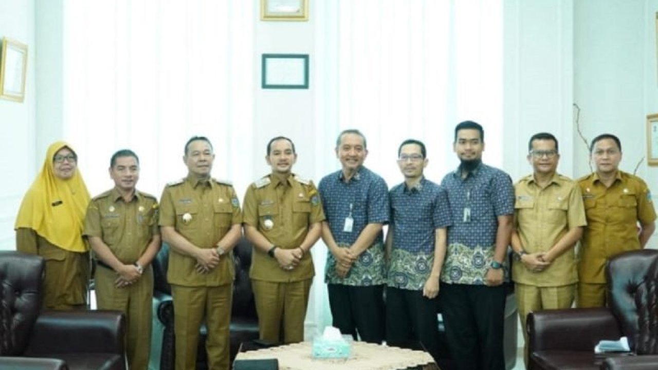 Pemkot Tebing Tinggi berkomitmen meningkatkan layanan kesehatan masyarakat dengan memperbaiki RSUD H. Kumpulan Pane dan berkolaborasi dengan BPJS Kesehatan untuk mencapai cakupan kesehatan universal.