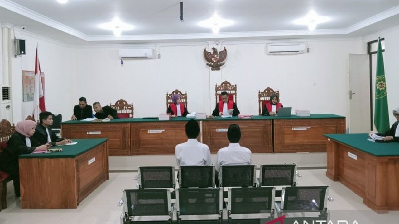 Mantan Kades Puguk Pedaro, Suardi Tabrani, divonis 3 tahun penjara dan Yudi Dinata, mantan bendahara desa, 2 tahun 10 bulan penjara, karena korupsi dana desa tahun 2022 senilai Rp804 juta.