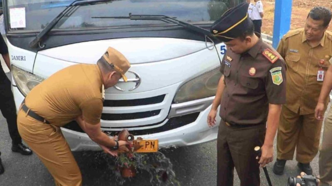 Bus Damri Resmi Beroperasi di Tanah Laut, Mudahkan Akses Transportasi Masyarakat
