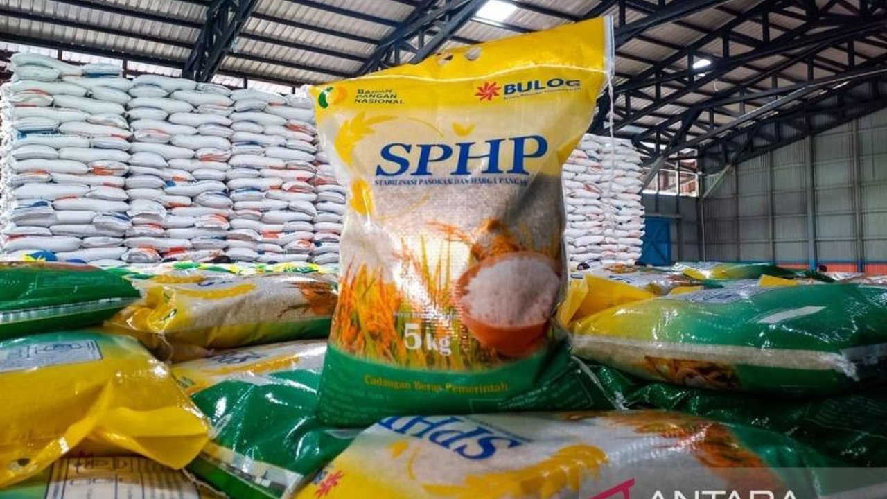 Kebijakan Bulog membeli gabah petani seharga Rp6.500 per kg dinilai efektif kurangi impor beras dan tingkatkan pendapatan petani, sekaligus menjaga stabilitas harga.
