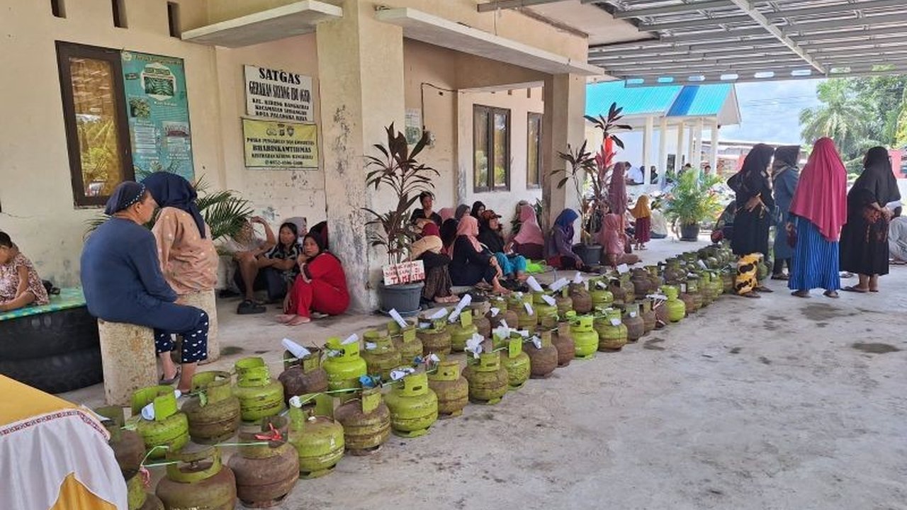 Pemerintah Kota Palangka Raya melalui DPKUKMP menggelar operasi pasar elpiji 3 kg bersubsidi dan sembako murah di Kelurahan Kalampangan dan Kereng Bangkirai untuk stabilisasi harga dan pengendalian inflasi menjelang Idul Fitri.