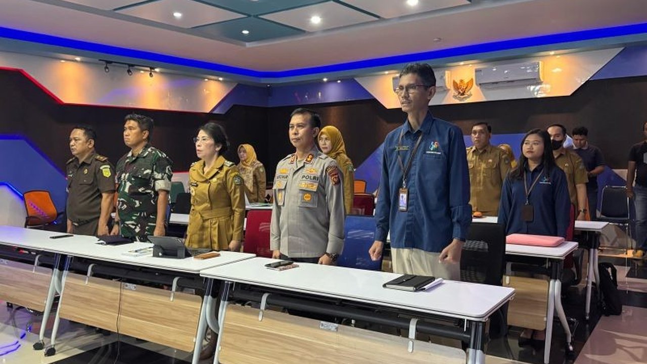 Pemerintah Kota Singkawang mengimbau warga untuk waspada cuaca ekstrem, terutama di area pantai dan bantaran sungai, serta meminta nelayan meningkatkan kewaspadaan.