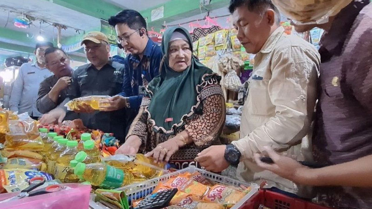 Provinsi Kepulauan Bangka Belitung menambah pasokan minyak goreng sebanyak 368,7 ton untuk menjaga stabilitas harga selama bulan Ramadhan, stok saat ini cukup untuk memenuhi kebutuhan masyarakat.