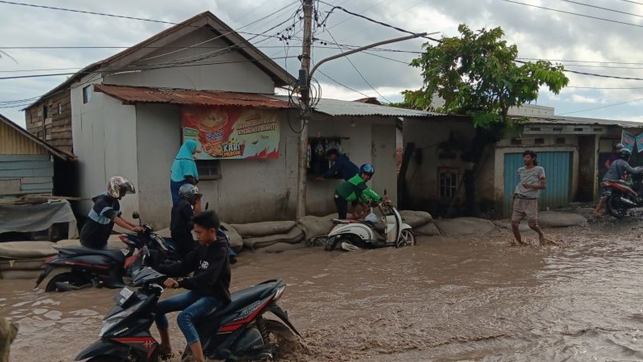 Banjir yang melanda sejumlah wilayah di Sumatera Selatan akibat hujan deras telah surut, namun BPBD Sumsel mengimbau masyarakat tetap waspada karena puncak musim hujan masih berlangsung.