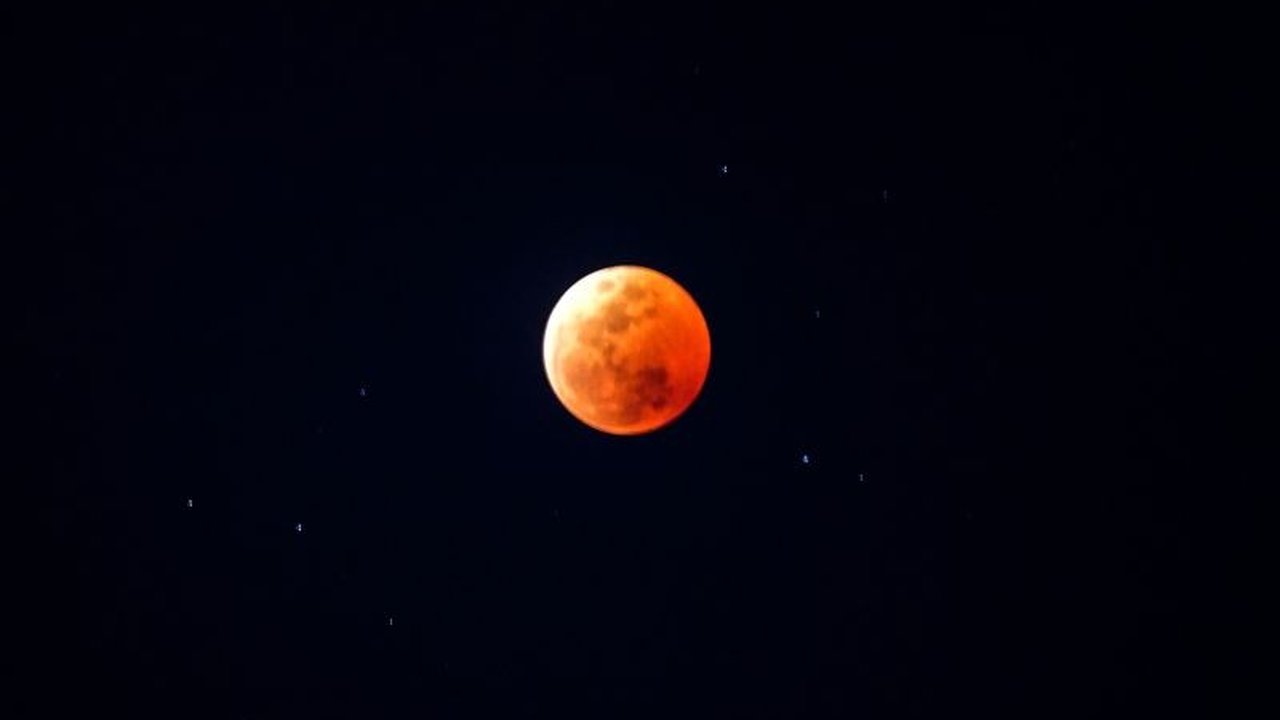 BMKG memprediksi gerhana bulan total atau 'blood moon' akan terjadi pada Jumat (14/3), sebagian fase gerhana dapat diamati dari wilayah Indonesia bagian timur.