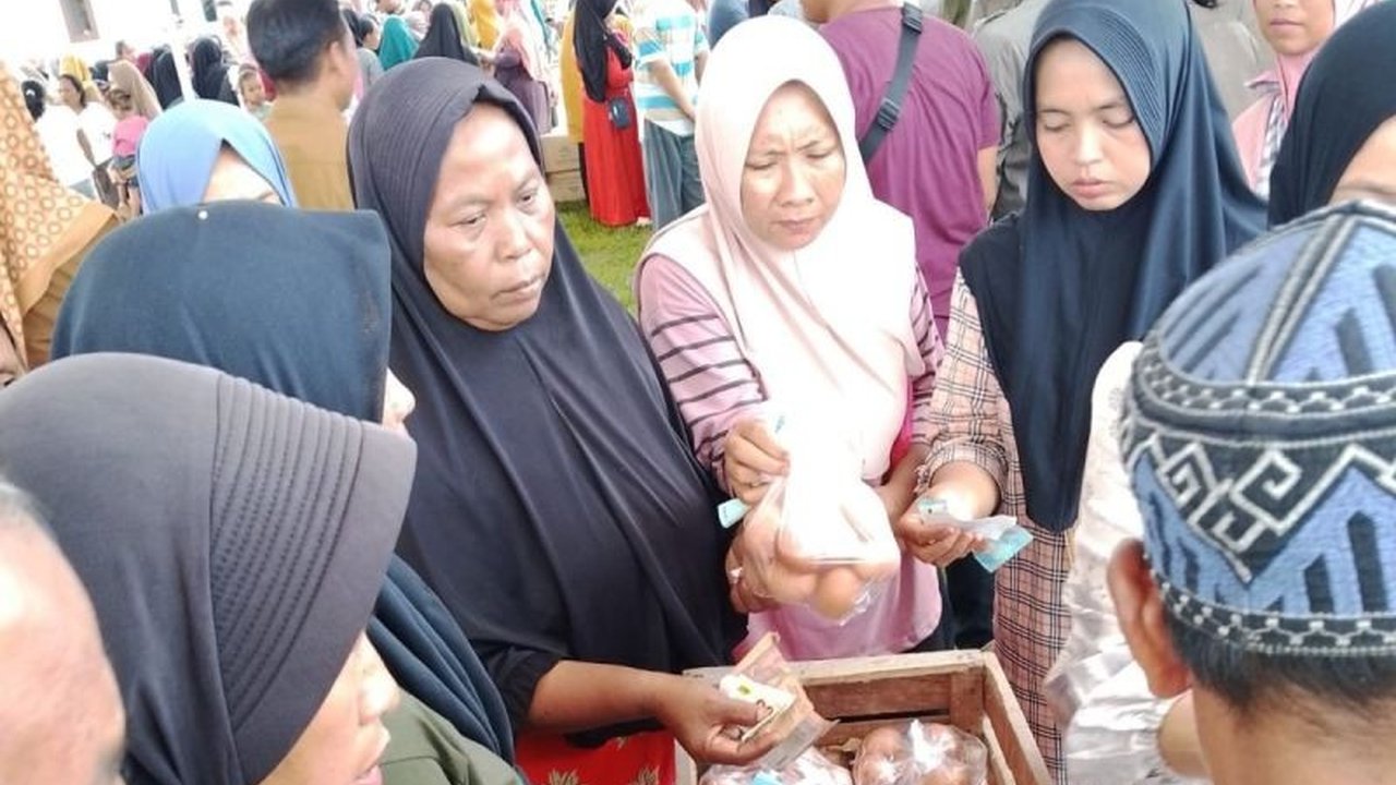Pemerintah Kabupaten Lampung Selatan berupaya stabilisasi harga sembako melalui Gerakan Pangan Murah (GPM) untuk memastikan pasokan cukup dan harga terjangkau selama Ramadhan dan Lebaran 2025.