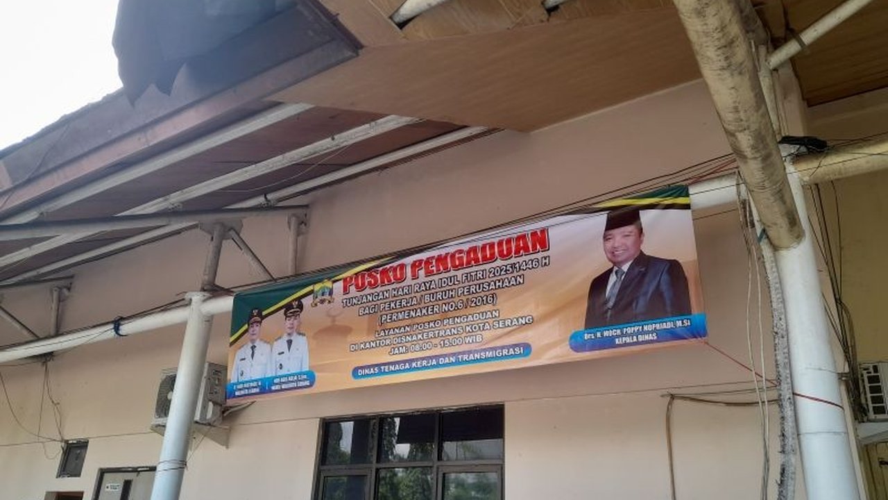 Disnakertrans Kota Serang membuka posko pengaduan THR untuk memastikan seluruh pekerja di Kota Serang menerima THR secara penuh dan tepat waktu sebelum Lebaran.