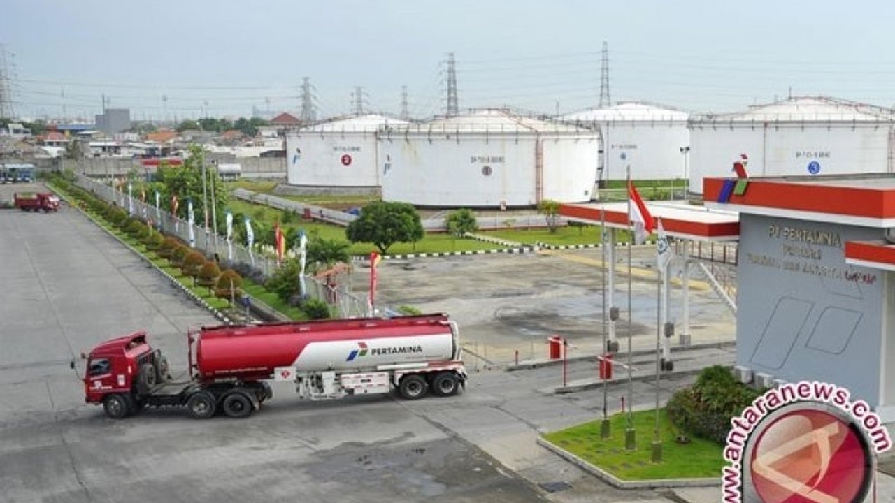 Kejaksaan Agung menyita 17 kontainer dokumen dan barang bukti elektronik lainnya di Depo Pertamina Plumpang terkait dugaan korupsi tata kelola minyak mentah dan produk kilang 2018-2023.