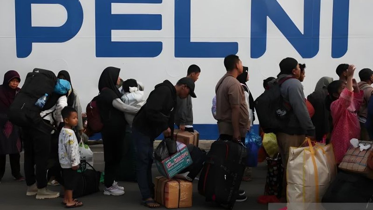 PT Pelni bekerja sama dengan Kemenhub menyediakan 1.100 tiket gratis untuk arus balik Lebaran 2025 dari Surabaya ke Makassar, Kumai, dan Balikpapan; pendaftaran daring wajib lampirkan KTP dan KK.