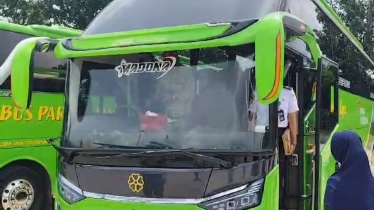 Terminal Rajabasa Lampung bersiap menyambut arus mudik Lebaran 2025 dengan meningkatkan fasilitas pendukung seperti kamar mandi, ruang tunggu, posko kesehatan, dan revitalisasi masjid.