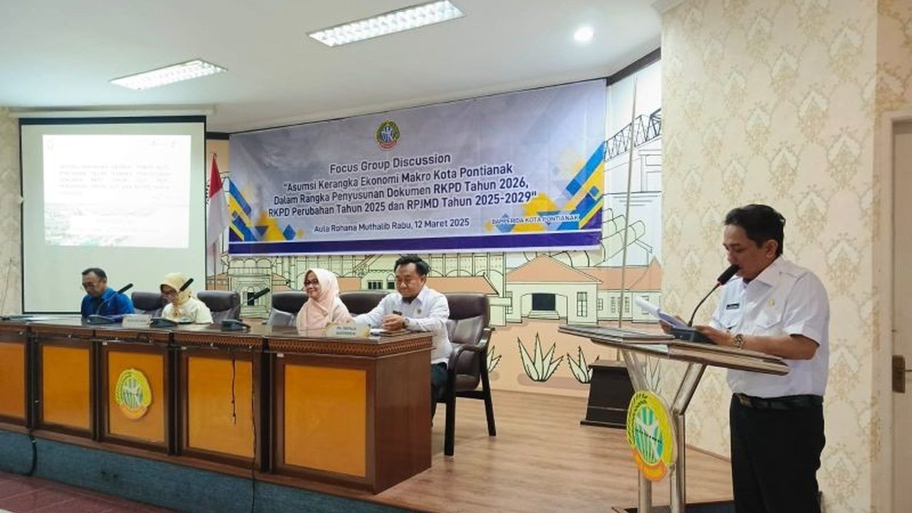 Pemerintah Kota Pontianak merumuskan asumsi ekonomi makro untuk RKPD 2026, Perubahan RKPD 2025, dan RPJMD 2025-2029, dengan fokus pada pertumbuhan ekonomi yang inklusif dan berkelanjutan.