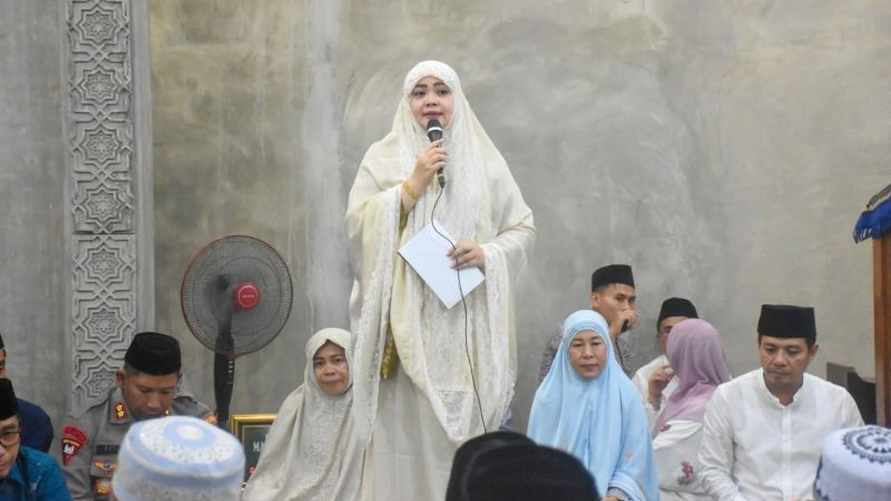 Pemerintah Provinsi NTB berkomitmen mengembangkan Pantai Lakey di Dompu sebagai destinasi wisata selancar internasional, berkolaborasi dengan Pemkab Dompu untuk meningkatkan perekonomian lokal.