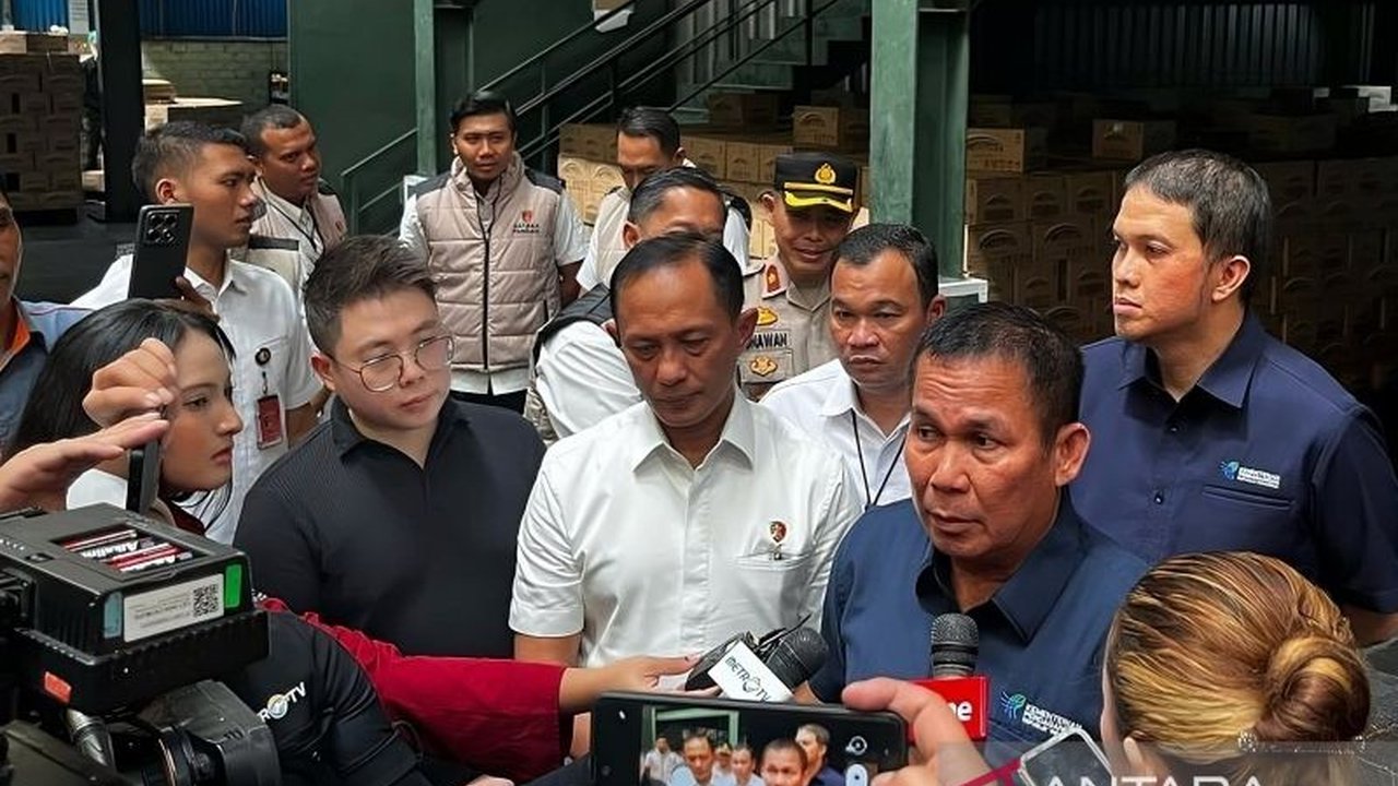Polri dan Kemendag melakukan sidak di distributor Minyakita Tangerang, PT Jujur Sentosa, dan memastikan tidak ditemukan kecurangan terkait takaran produk.
