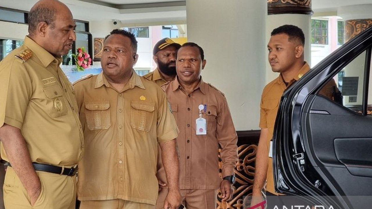 Pemerintah Provinsi Papua Barat tengah menyiapkan regulasi untuk menarik kompensasi 10 persen dari hasil produksi migas, menambah pendapatan daerah dan mendapat dukungan dari ADMET.