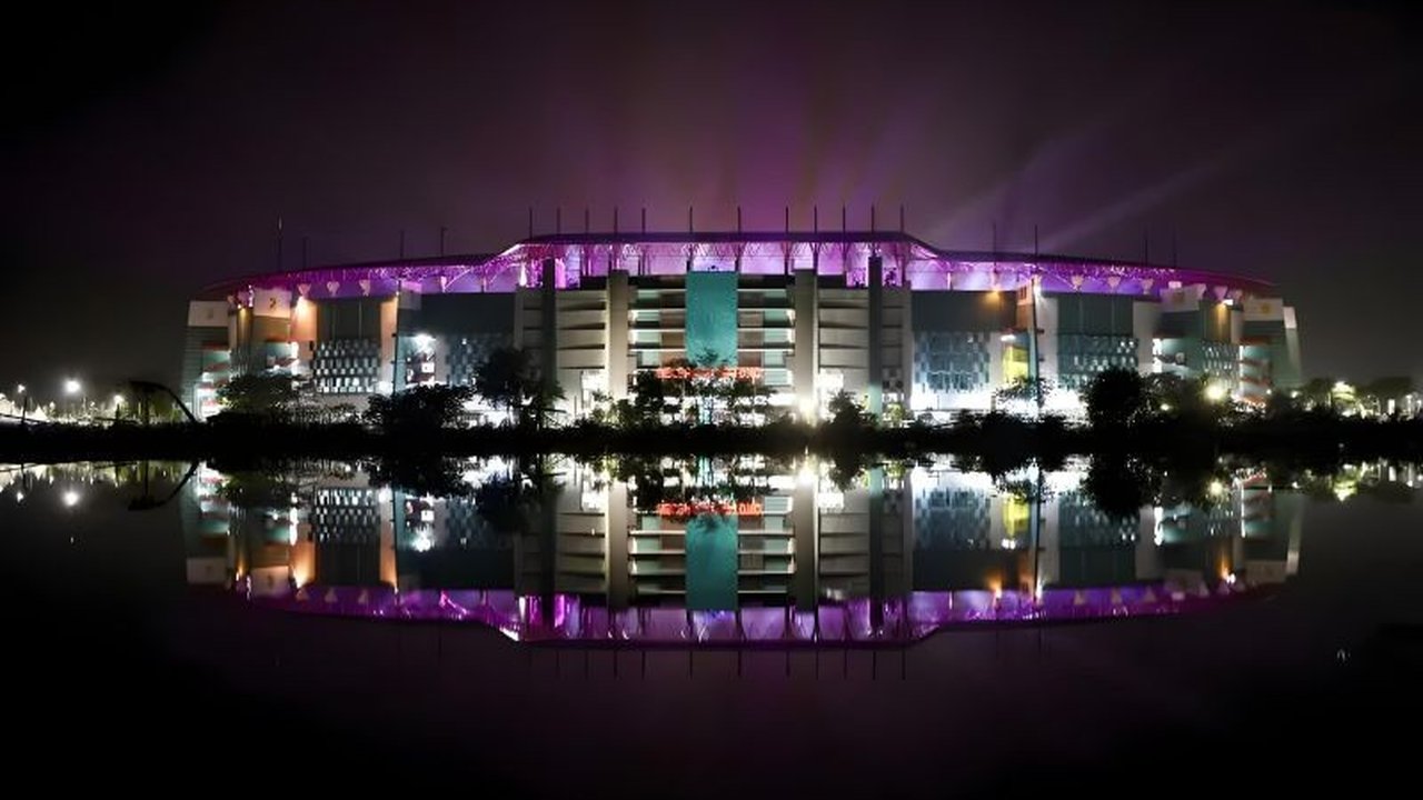 Persebaya Surabaya masih menunggu keputusan Pemkot Surabaya terkait rencana pengelolaan Stadion Gelora Bung Tomo (GBT) oleh manajemen klub tersebut, setelah pembicaraan awal yang positif dengan Wali Kota Eri Cahyadi.