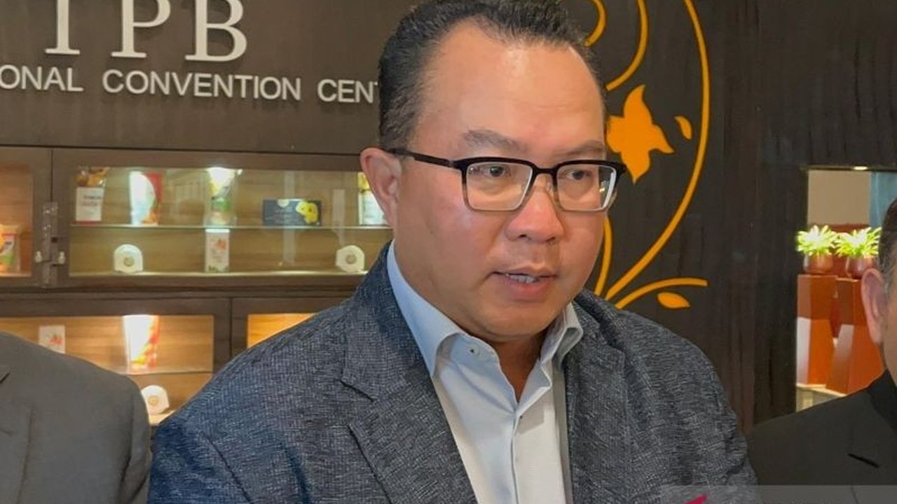 Institut Pertanian Bogor (IPB) telah berhasil mengembangkan berbagai produk inovatif dari limbah kelapa sawit, termasuk rompi anti peluru yang telah diuji oleh pihak kepolisian dan TNI.