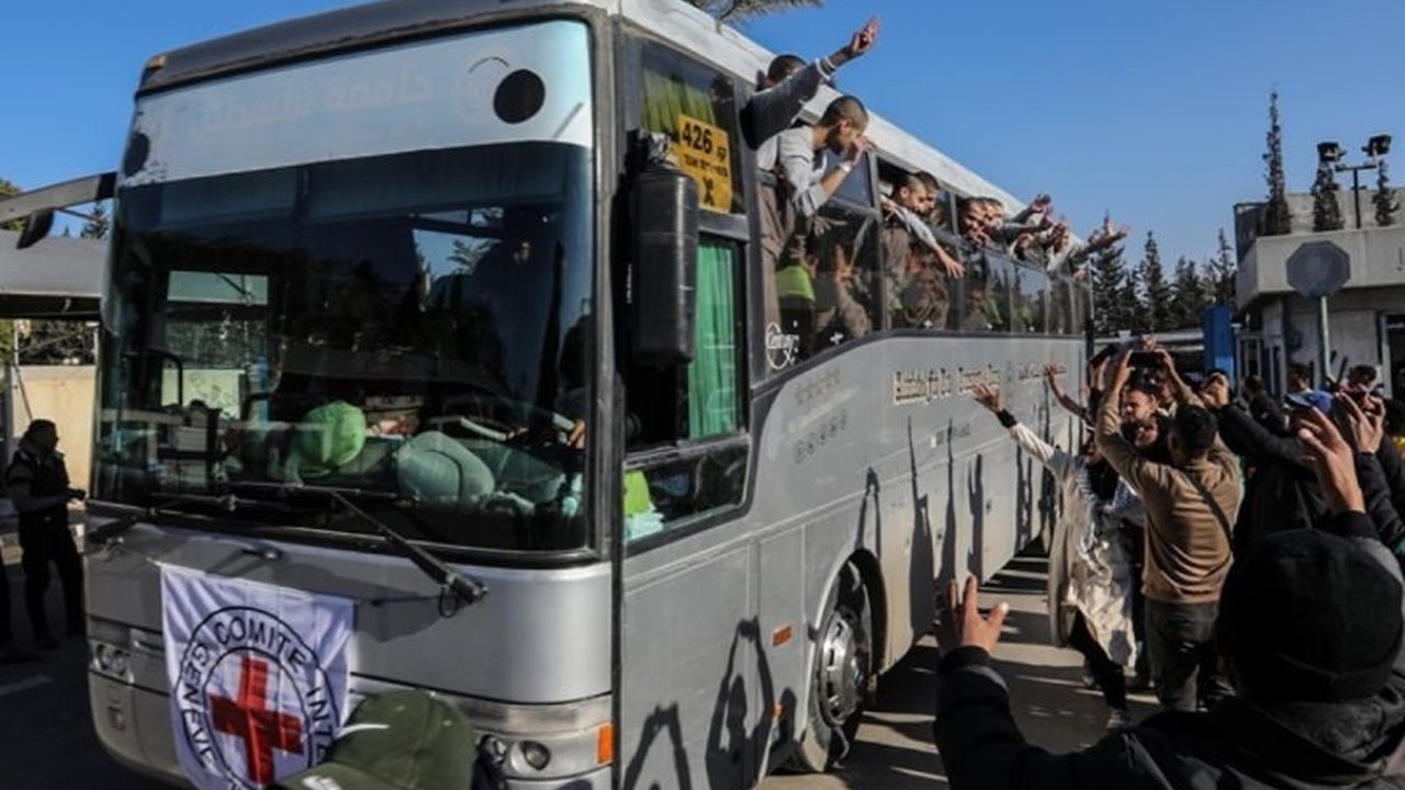 Mesir dan Qatar berkolaborasi untuk menstabilkan gencatan senjata di Gaza, memfasilitasi pertukaran tahanan antara Hamas dan Israel, serta mendorong rekonstruksi Gaza pasca konflik.