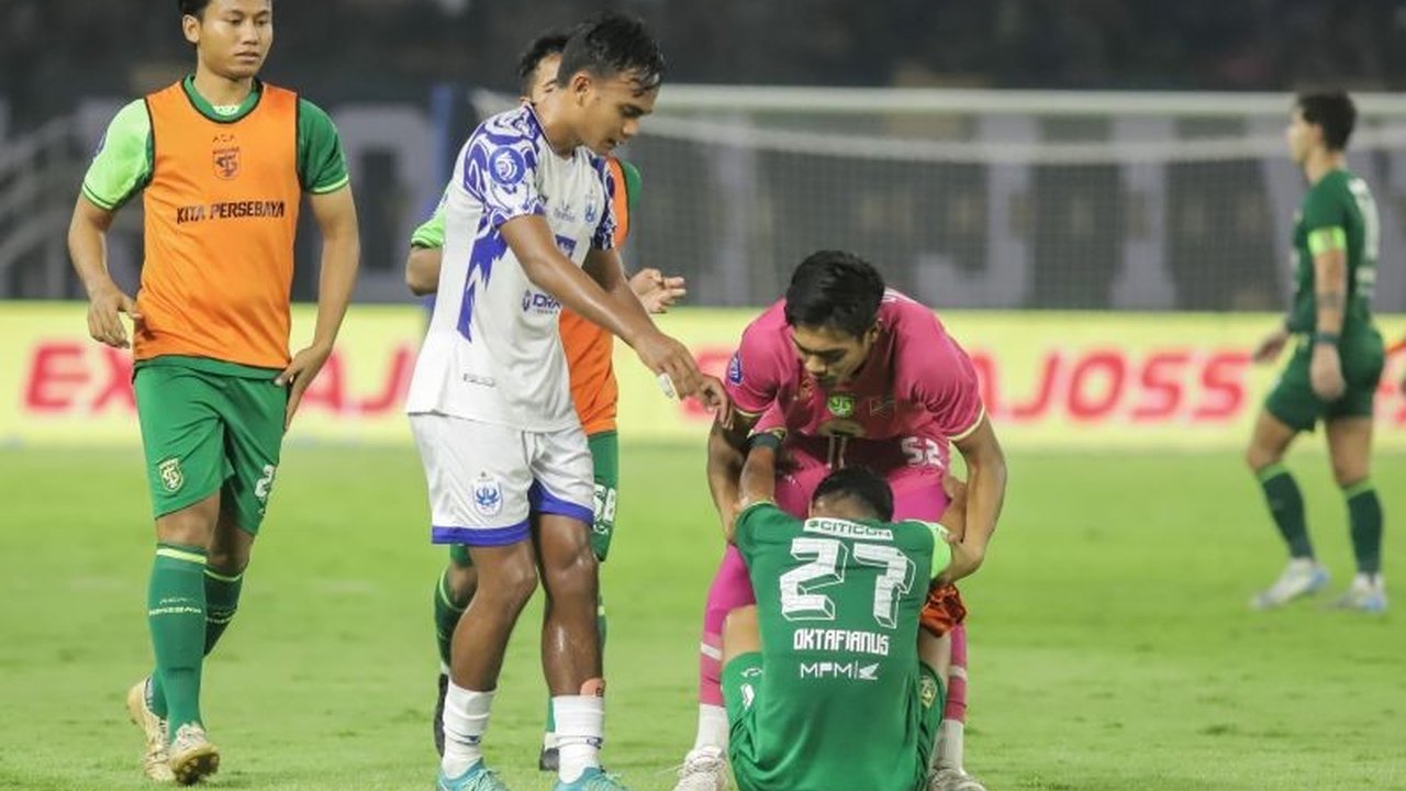 Pelatih Persebaya, Paul Munster, meminta semua pihak untuk tidak menghakimi Oktavianus Fernando yang gagal mencetak gol di laga imbang melawan PSIS Semarang.