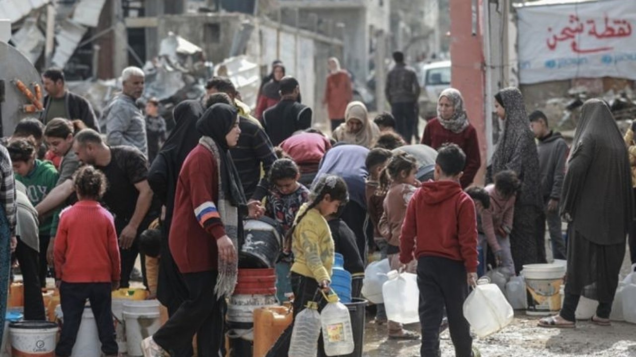 Menteri luar negeri Arab Saudi, Mesir, Yordania, UEA, dan Qatar bertemu di Doha untuk membahas dukungan dunia Arab bagi Palestina, termasuk rencana rekonstruksi Gaza senilai 53 miliar dolar AS.