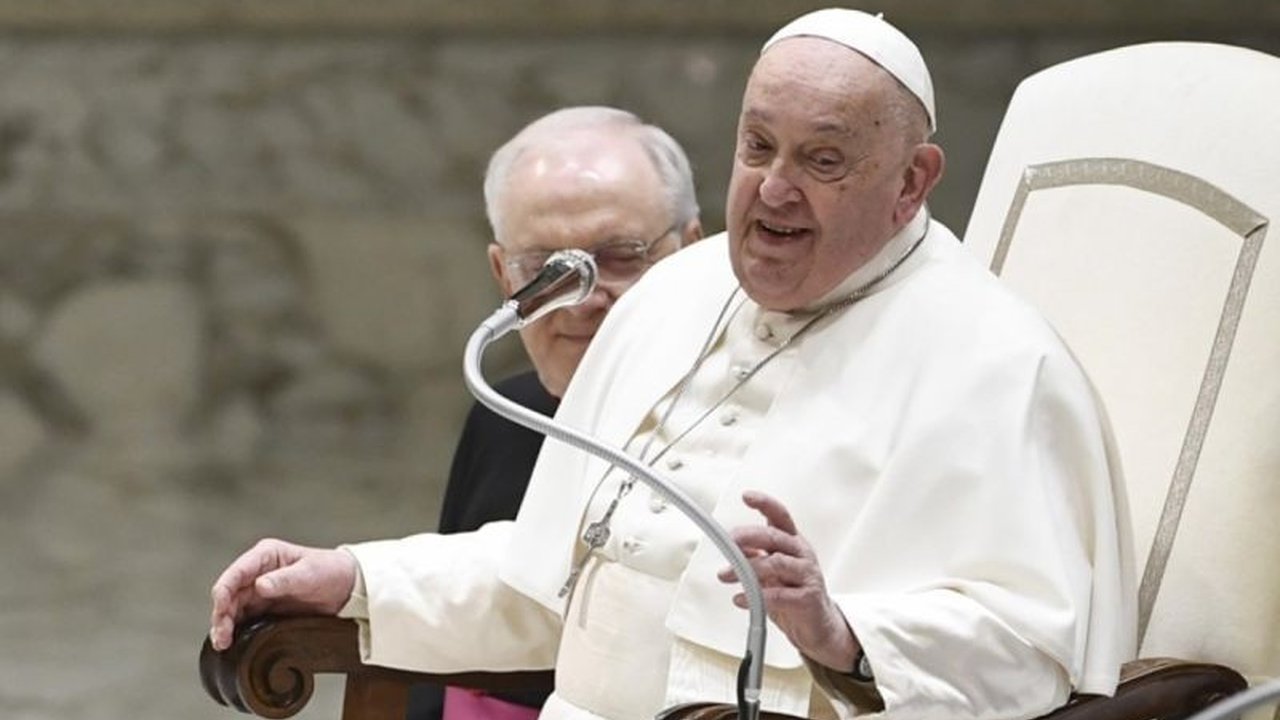 Hasil rontgen menunjukkan perbaikan kondisi kesehatan Paus Fransiskus yang dirawat di Rumah Sakit Gemelli, Roma, meskipun menghadapi berbagai masalah kesehatan sebelumnya.