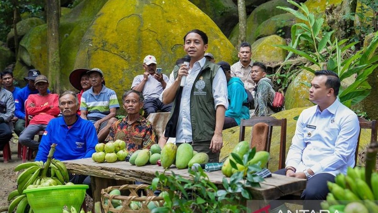 Tim khusus dibentuk untuk mengkaji hambatan investasi di Indonesia, sementara Menkeu laporkan kinerja APBN kepada Presiden; Bandara Soetta raih penghargaan internasional.
