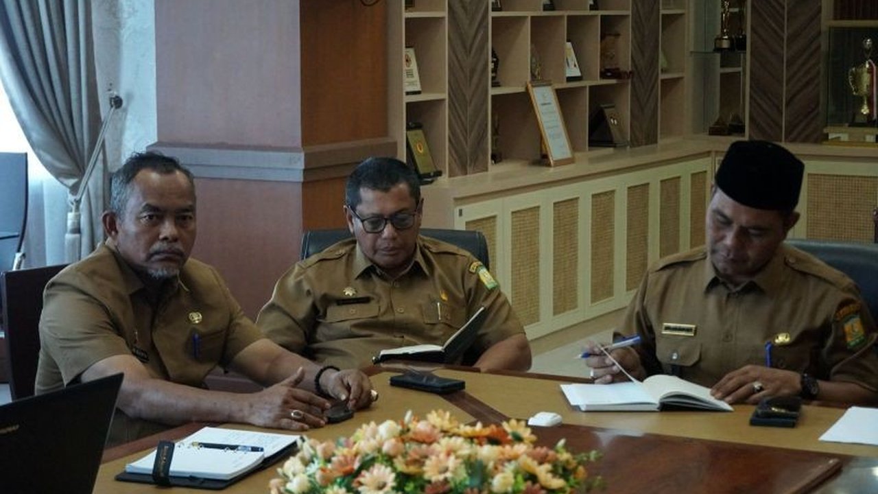 Bupati Aceh Besar, Muharram Idris, menekankan pentingnya sinkronisasi perencanaan OPD dengan visi pembangunan daerah untuk memastikan program yang dirancang memberi manfaat nyata bagi masyarakat Aceh Besar.