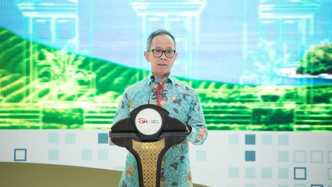 Fitch Ratings mempertahankan peringkat kredit Indonesia di 'BBB' dengan outlook stabil, mencerminkan kepercayaan global pada ketahanan ekonomi dan stabilitas sektor keuangan Indonesia.